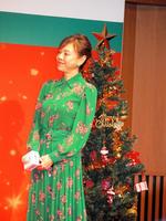 　クリスマスらしくグリーンのワンピースで登壇した高橋真麻