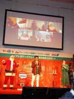 　世界各国のサンタクロースたちとクリスマスソングを歌った（左から）パラダイス山元、高橋英樹、高橋真麻