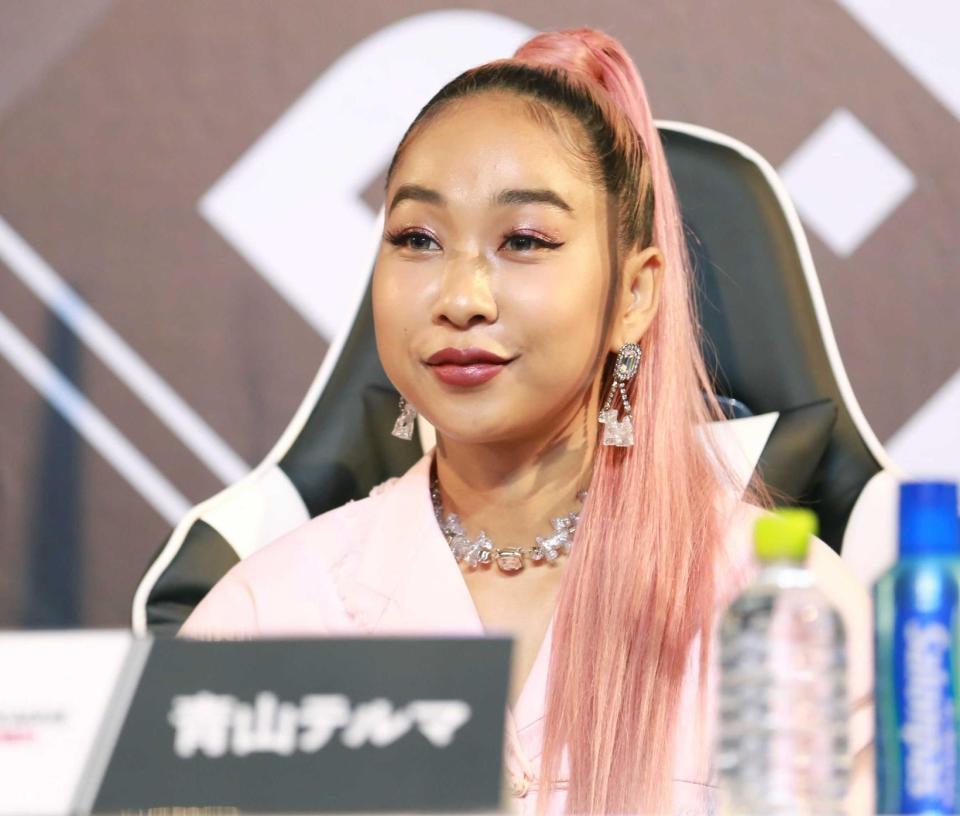 　ゲストジャッジを務めた青山テルマ