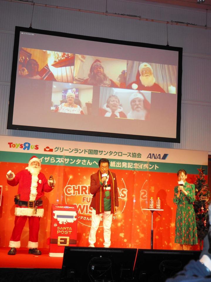　世界各国のサンタクロースたちとクリスマスソングを歌った（左から）パラダイス山元、高橋英樹、高橋真麻