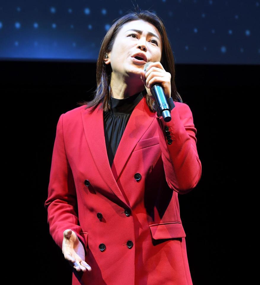 ２０２１年間ＵＳＥＮ　ＨＩＴランキング演歌／歌謡曲部門１位に輝いた「南風」を熱唱する氷川きよし＝東京・六本木のビルボードライブ東京（撮影・伊藤笙子）