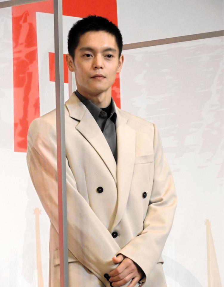 舞台あいさつした窪田正孝＝都内