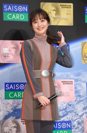 “宇宙服”で笑顔の佐々木希＝東京・ベルサール六本木（撮影・金田祐二）