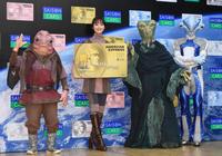 宇宙人と初共演の佐々木希＝東京・ベルサール六本木（撮影・金田祐二）