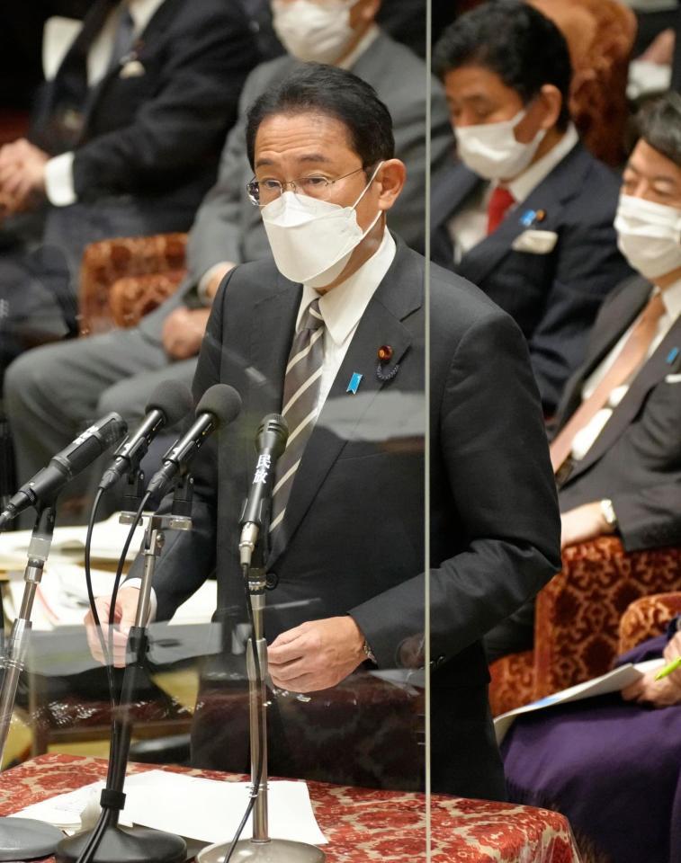 　衆院予算委で答弁する岸田首相＝14日午後