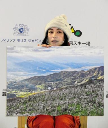 　自身が撮影した力作を披露する上村愛子氏