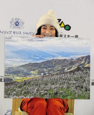 　自身が撮影した力作を披露する上村愛子氏