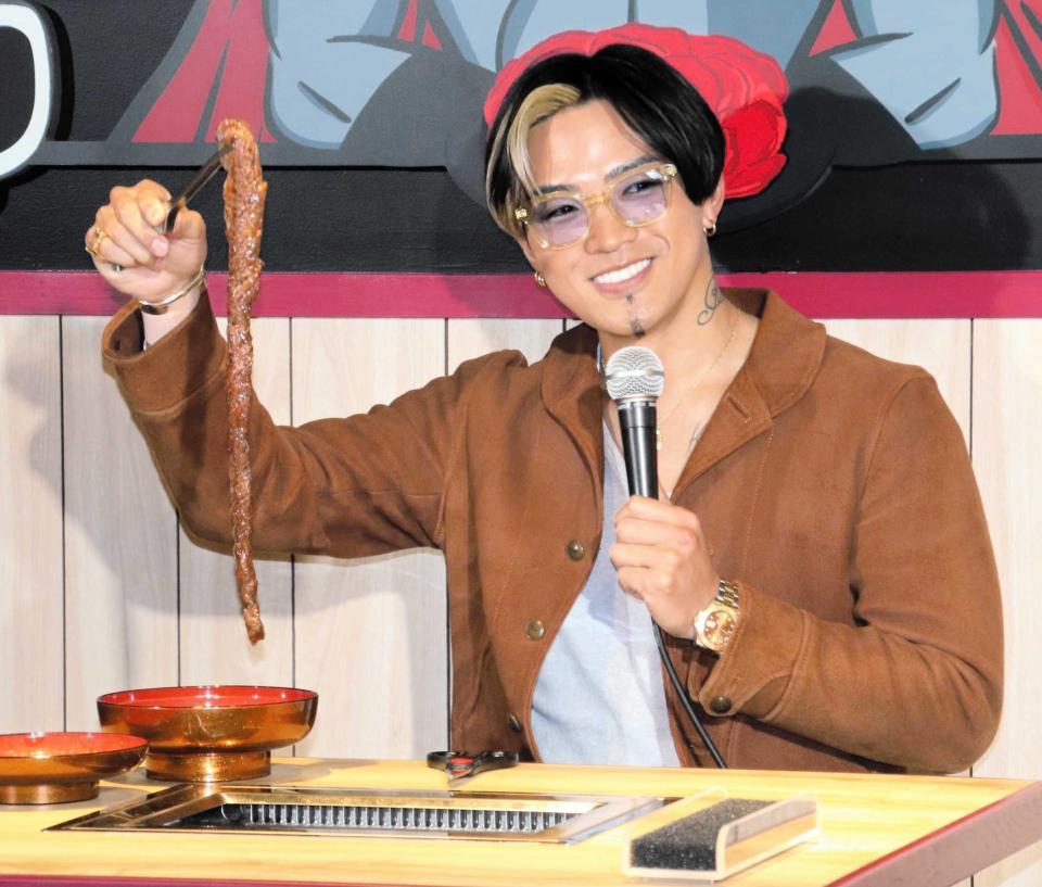 　ハラミカットでオープンを祝った数原龍友