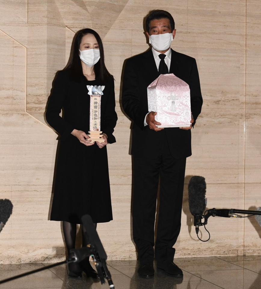 【悲痛】松田聖子と神田正輝が緊急記者会見… : 速報トレンドカフェ