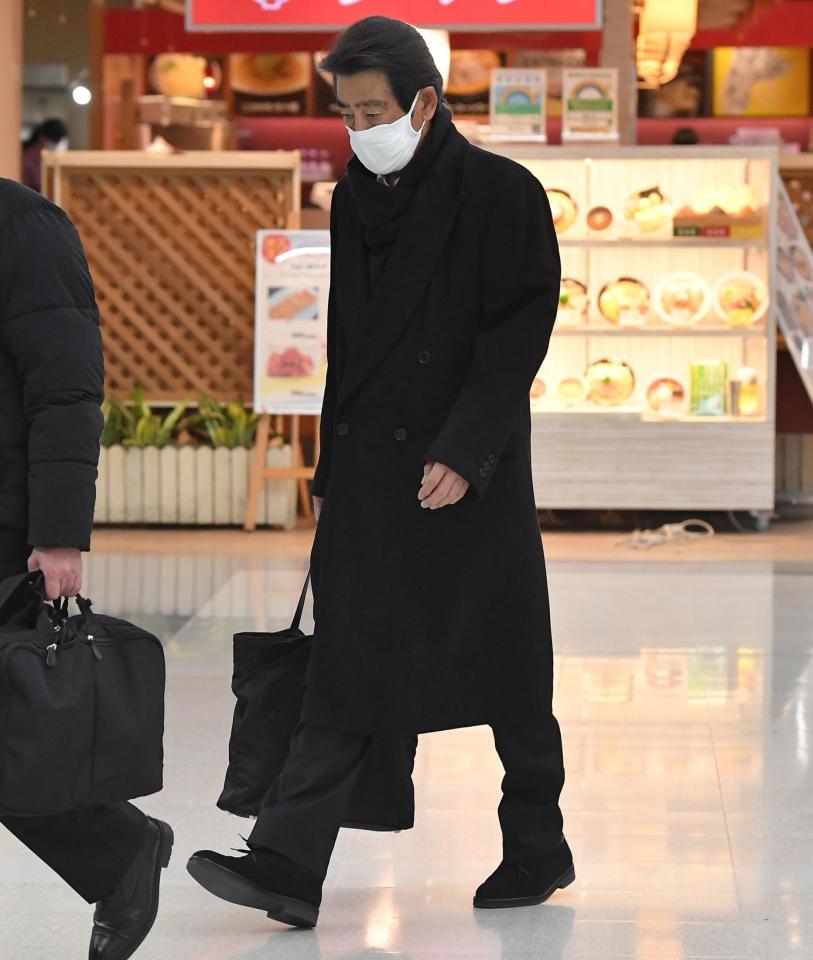 　北海道から帰京した神田正輝＝羽田空港