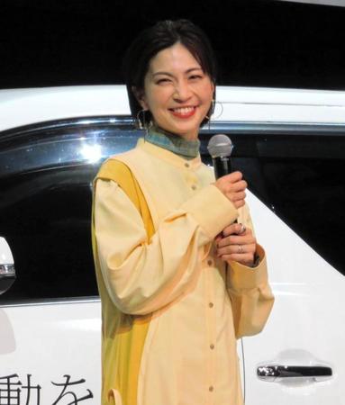 　笑顔がこぼれる安田美沙子＝東京・大手町