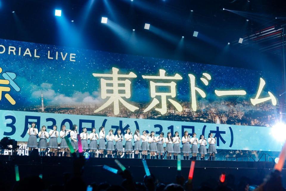 恒例のクリスマスライブを行い、東京ドーム公演を発表した日向坂46＝千葉・幕張メッセ（撮影・上山陽介）