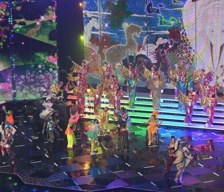 マツケンサンバ２を熱唱する松平健ら＝東京国際フォーラム（撮影・伊藤笙子）