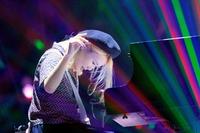 　２年半前のＹｏｕＴｕｂｅ初投稿と同じ服装で演奏するハラミちゃん　