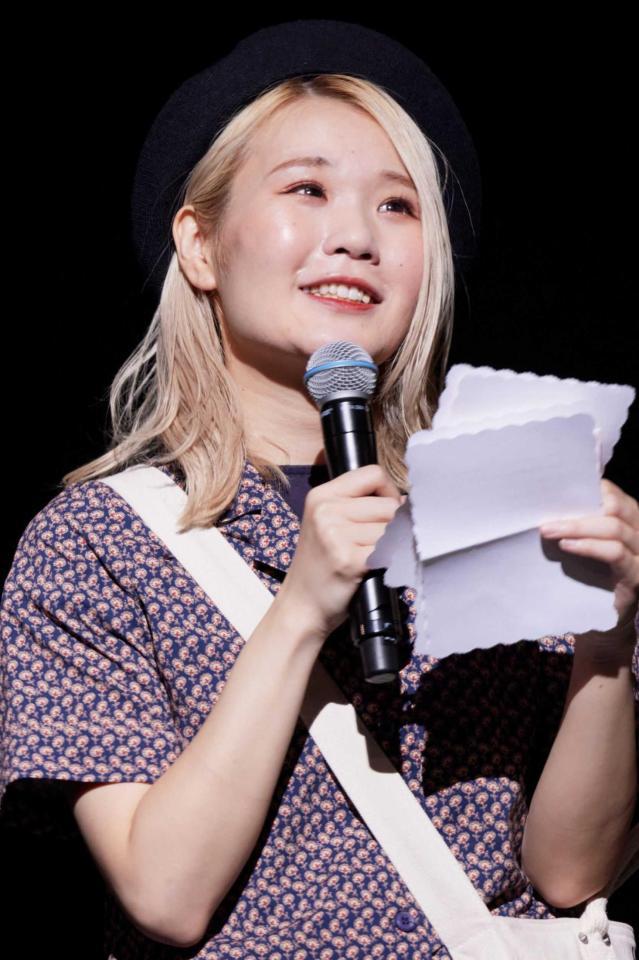 　感謝の手紙を読むハラミちゃん