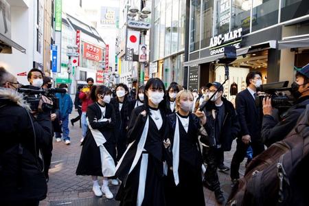 　渋谷センター街を歩き会場へ向かうＢｉＳＨ