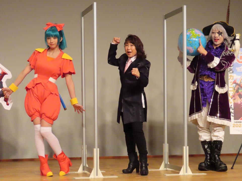 　映画「魔神英雄伝ワタル　七魂の龍神丸　-再会-」の劇場上映直前記念イベントに出席した（左から）えなこ、田中真弓、ゴー☆ジャス