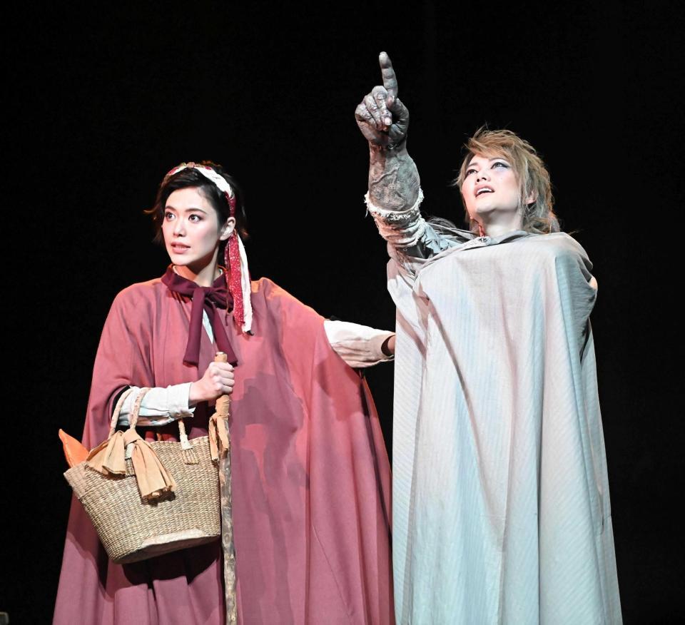 　好演を見せる彩凪翔（左）と七海ひろき＝東京・紀伊國屋サザンシアターＴＡＫＡＳＨＩＭＡＹＡ（撮影・堀内翔）