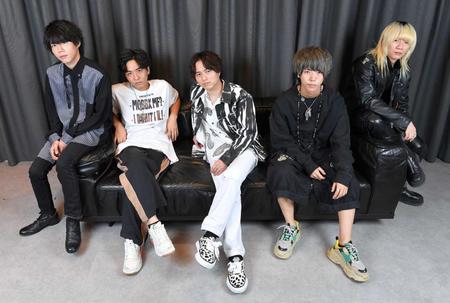 　ドラマ「真犯人フラグ」で主題歌を担当するＮｏｖｅｌｂｒｉｇｈｔ（左から）沖聡次郎、ねぎ、竹中雄大、圭吾、山田海斗（撮影・伊藤笙子）