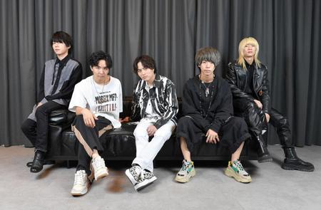 　ドラマ「真犯人フラグ」で主題歌を担当するＮｏｖｅｌｂｒｉｇｈｔ（左から）沖聡次郎、ねぎ、竹中雄大、圭吾、山田海斗（撮影・伊藤笙子）