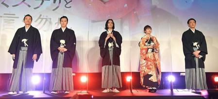 フジテレビ系月９ドラマ「ミステリと言う勿れ」完成披露試写会に登場した（左から）遠藤憲一、尾上松也、菅田将暉、伊藤沙莉、筒井道隆＝東京・ユナイテッドシネマお台場（撮影・伊藤笙子）