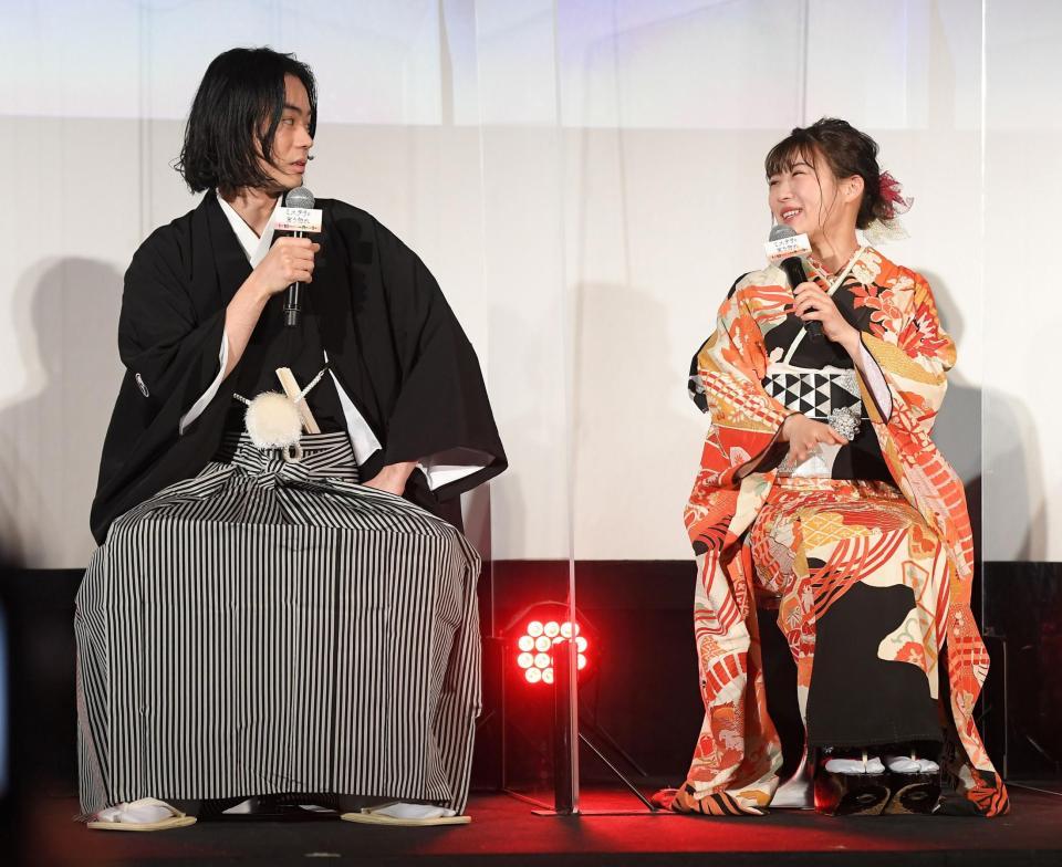 　フジテレビ系月９ドラマ「ミステリと言う勿れ」で約１１年ぶりの共演となった菅田将暉（左）と伊藤沙莉＝東京・ユナイテッドシネマお台場（撮影・伊藤笙子）