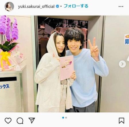 黒羽麻璃央との２ショット＝昨年４月９日の桜井ユキのインスタグラム＠ｙｕｋｉ．ｓａｋｕｒａｉ＿ｏｆｆｉｃｉａｌより