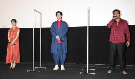 　トークで盛り上がる（左から）蒔田彩珠、ディーン・フジオカ、坂口征夫＝東京・新宿バルト９（撮影・棚橋慶太）