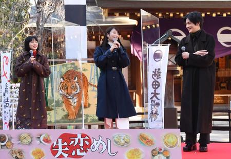 　イベントでトークをする（左から）臼田あさ美、広瀬アリス、井之脇海（撮影・開出牧）