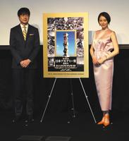 　記者発表に登壇した羽鳥慎一（左）と長澤まさみ＝都内