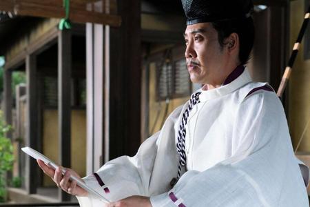 以仁王（木村昴）の令旨を受け取る頼朝＝ＮＨＫ大河ドラマ「鎌倉殿の１３人」第３回から