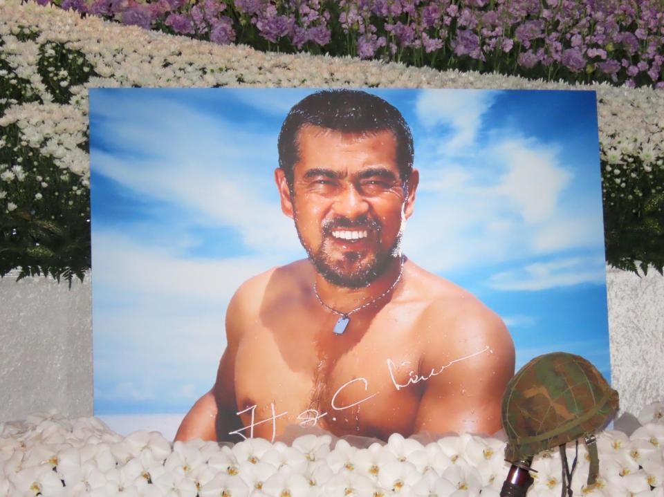 祭壇に飾られた千葉真一さんの遺影＝東京・増上寺