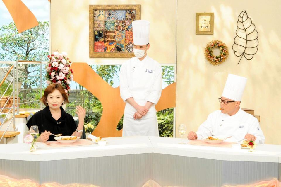 「上沼恵美子のおしゃべりクッキング」最終収録に参加した上沼恵美子（左）