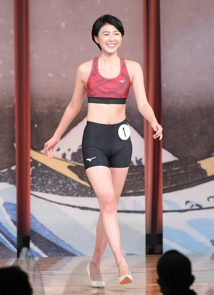 　スポーツウェア審査に挑む河野瑞夏さん