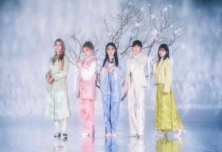 　長期静養することとなったＬｉｔｔｌｅ　Ｇｌｅｅ　Ｍｏｎｓｔｅｒの芹奈（中央）