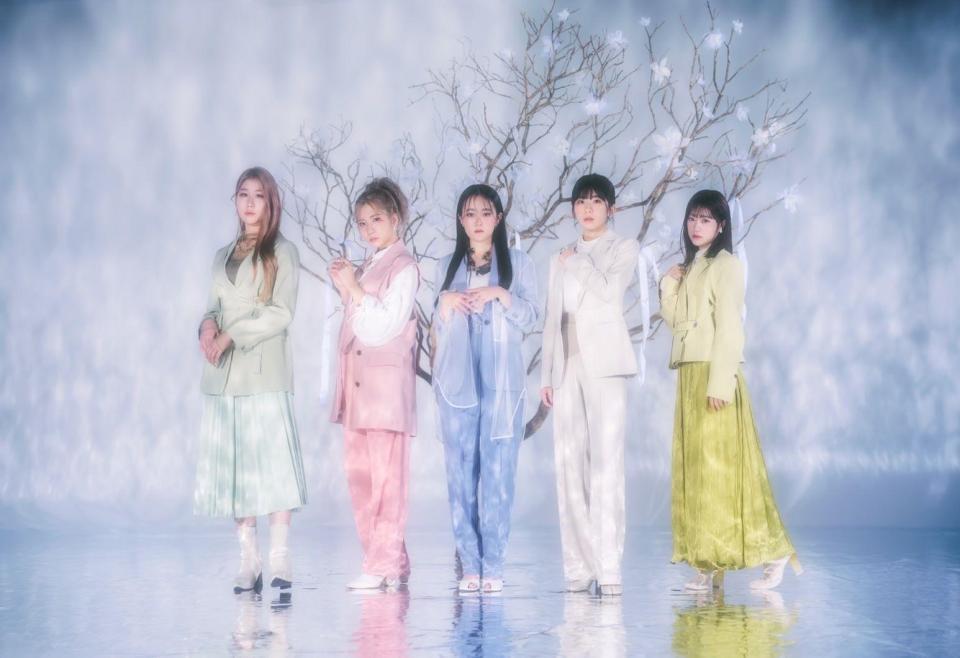 　長期静養することとなったＬｉｔｔｌｅ　Ｇｌｅｅ　Ｍｏｎｓｔｅｒの芹奈（中央）