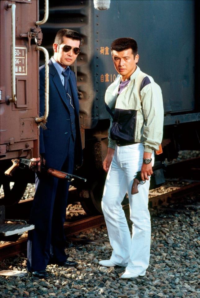 　「ＰＡＲＴ－２」第１２話より、ゲンさんこと浜源太郎刑事（井上昭文）父娘の秘密を知った大門団長（渡哲也）とオキら軍団は、二人を助けようと事件現場の操車場に急行した