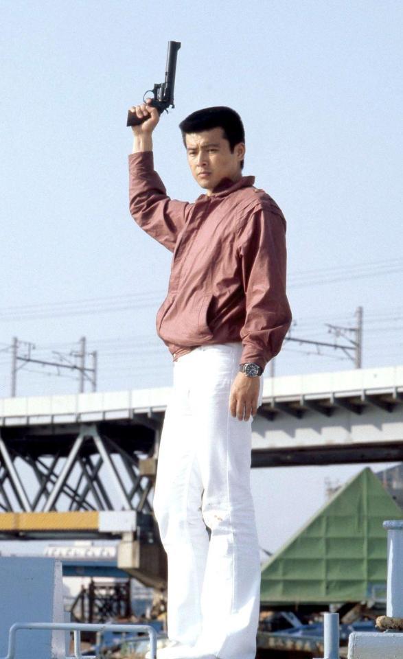 　オキの愛用銃はリキこと松田猛刑事（寺尾聰）譲りのＳ＆Ｗ　Ｍ２９　４４マグナム６・５インチ。写真は「ＰＡＲＴ－２」第８話の撮影合間に撮られた特写ショット