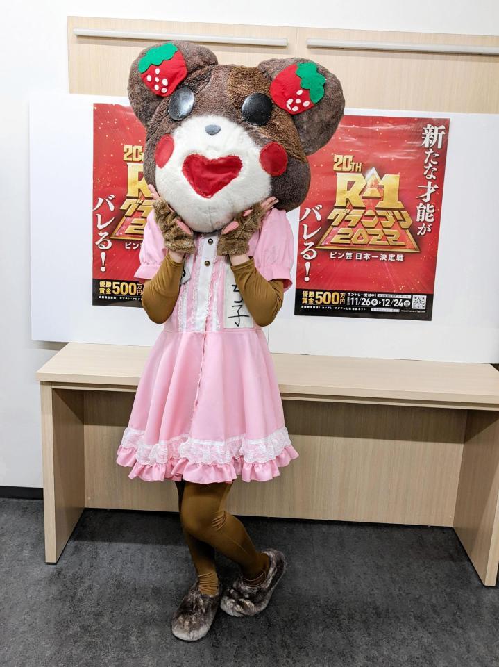 「Ｒ－１グランプリ２０２２」準々決勝に出場したＳＫＥ４８・福士奈央＝大阪市内