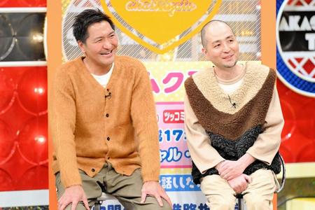 　スリムクラブの真栄田賢（左）、内間政成（写真提供・ＭＢＳ）