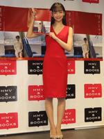 ファースト写真集「月刊　華村あすか　今」（小学館）の発売記念会見を行った華村あすか＝都内