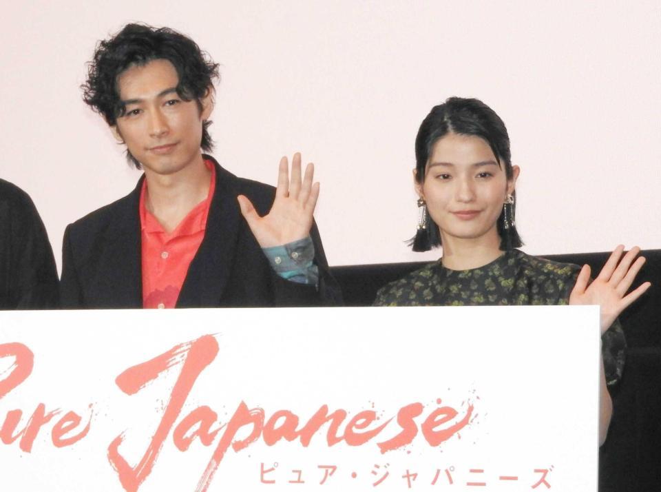 　ディーン・フジオカ（左）と蒔田彩珠