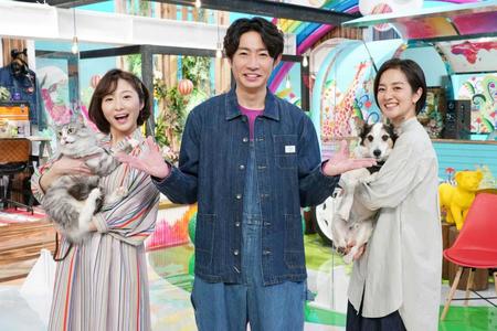 　共演する（左から）日本テレビ・市來玲奈アナウンサー、相葉雅紀、ＮＨＫ・鈴木奈穂子アナウンサー