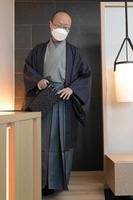 　第７１期ＡＬＳＯＫ杯王将戦七番勝負第４局２日目。対局場に入る渡辺明王将（代表撮影）