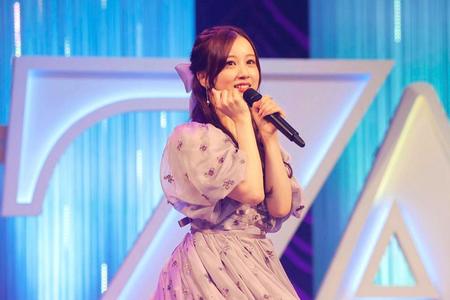 　卒業セレモニーで全力パフォーマンスした星野みなみ＝都内