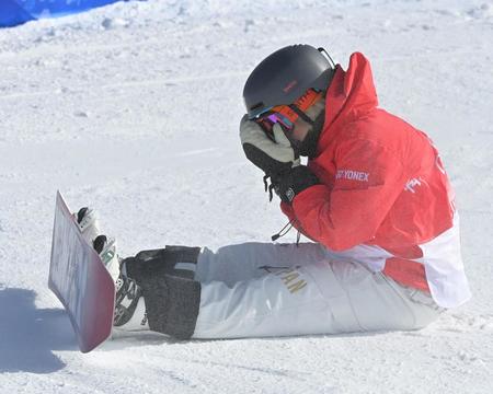 　３回目の演技を失敗し、悔しがる戸塚優斗（１１日）