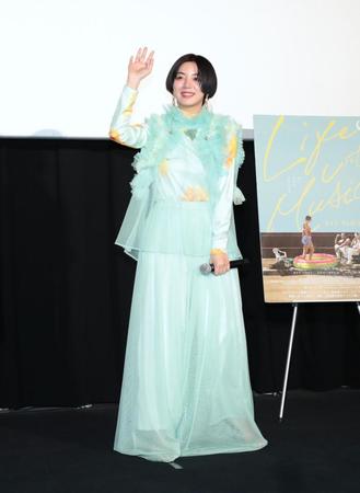 プレミア試写会に登壇したＥＬＡＩＺＡ＝東京・ＴＯＨＯシネマズ日本橋（撮影・中島達哉）