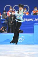 ４回転半ジャンプをする羽生結弦（撮影・高部洋祐）