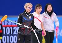 ＲＯＣのガリーナ・アルセンキナ。後方左から吉田知那美、藤沢五月＝１２日