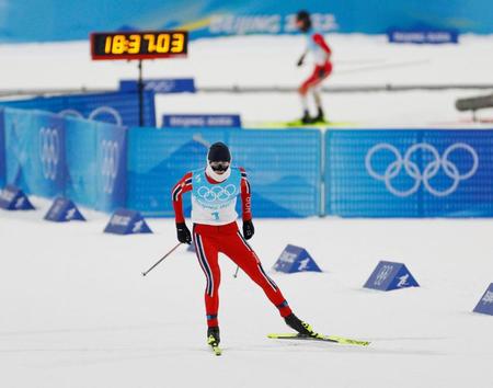 　男子個人ラージヒルで８位だったリーベルの後半距離＝１５日